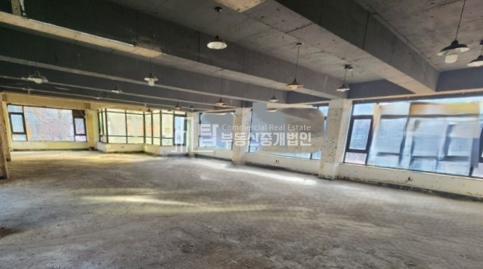인천 남동구 구월동 길병원 사거리 대로변 코너 상가 2층 전용 65평 상가 월세 매물번호 11835 사진 2